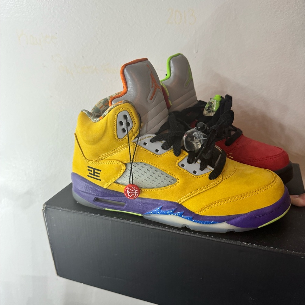 Size: 6.5y( women’s 8). 8/10 condition. Only worn a few times!